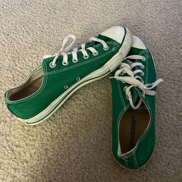 Bright green Converse low tops size M7/W9 - Picture 1 of 2
